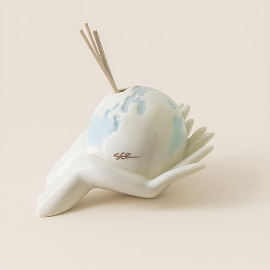 Ser diffusore “Il Mondo tra le Mani” 12 cm porcellana celeste