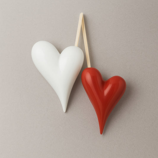 Set 2 diffusori da parete Cuorematto in porcellana a forma di cuore 15 e 13 cm

