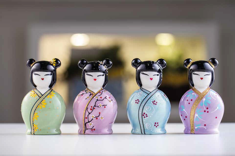 Sharon - Campana Kokeshi in Porcellana Dipinta a Mano 12x7cm