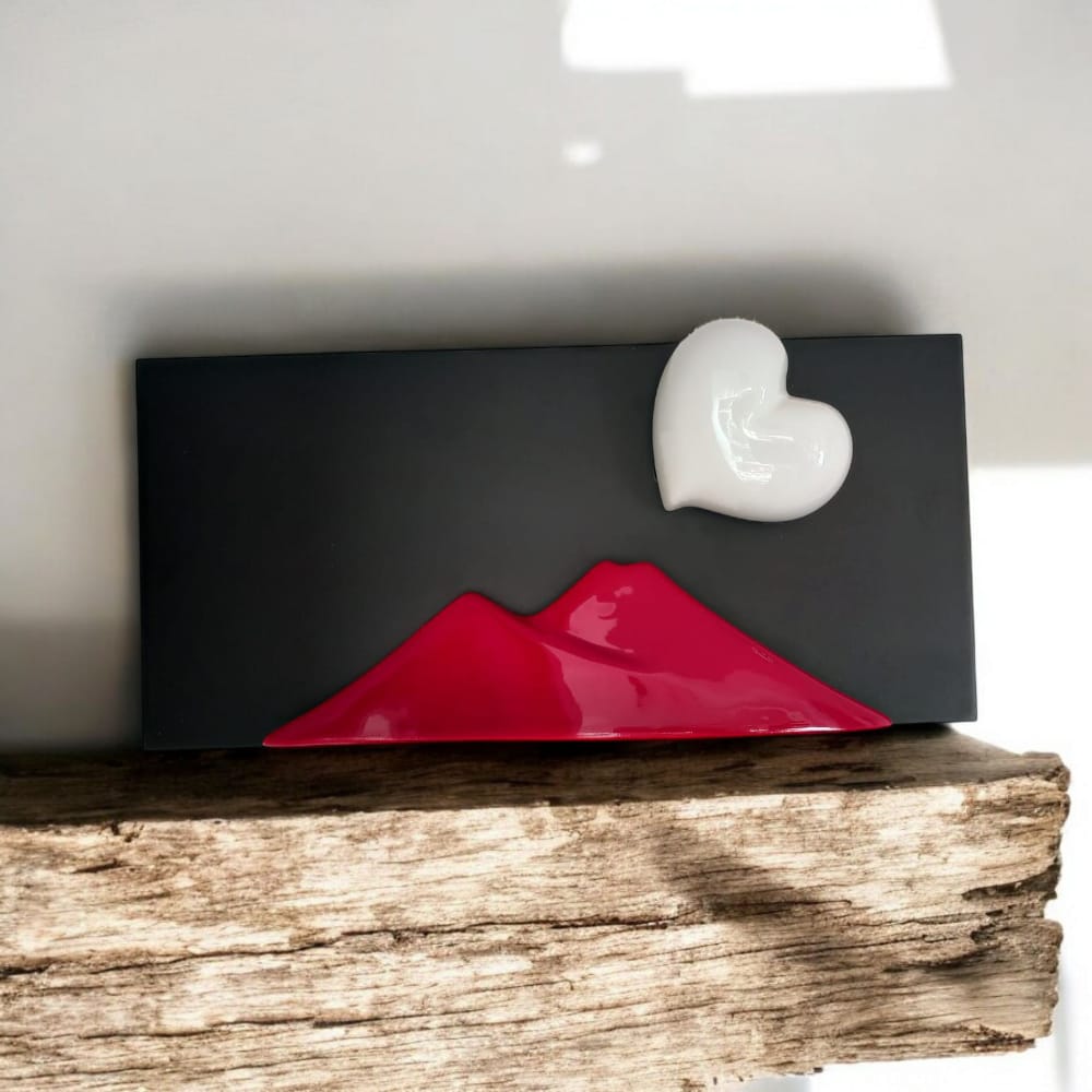 Sharon - Quadro Vesuvio Rosso Cuore Bianco in Porcellana su Base in Legno 34cm