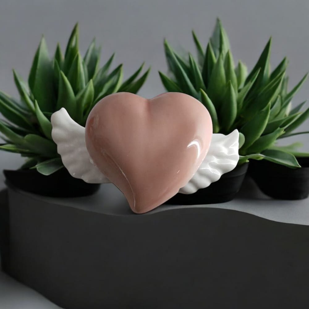 Spago di Terra – Cuore Alato Cipria in Ceramica (16x10 cm) – Made in Italy