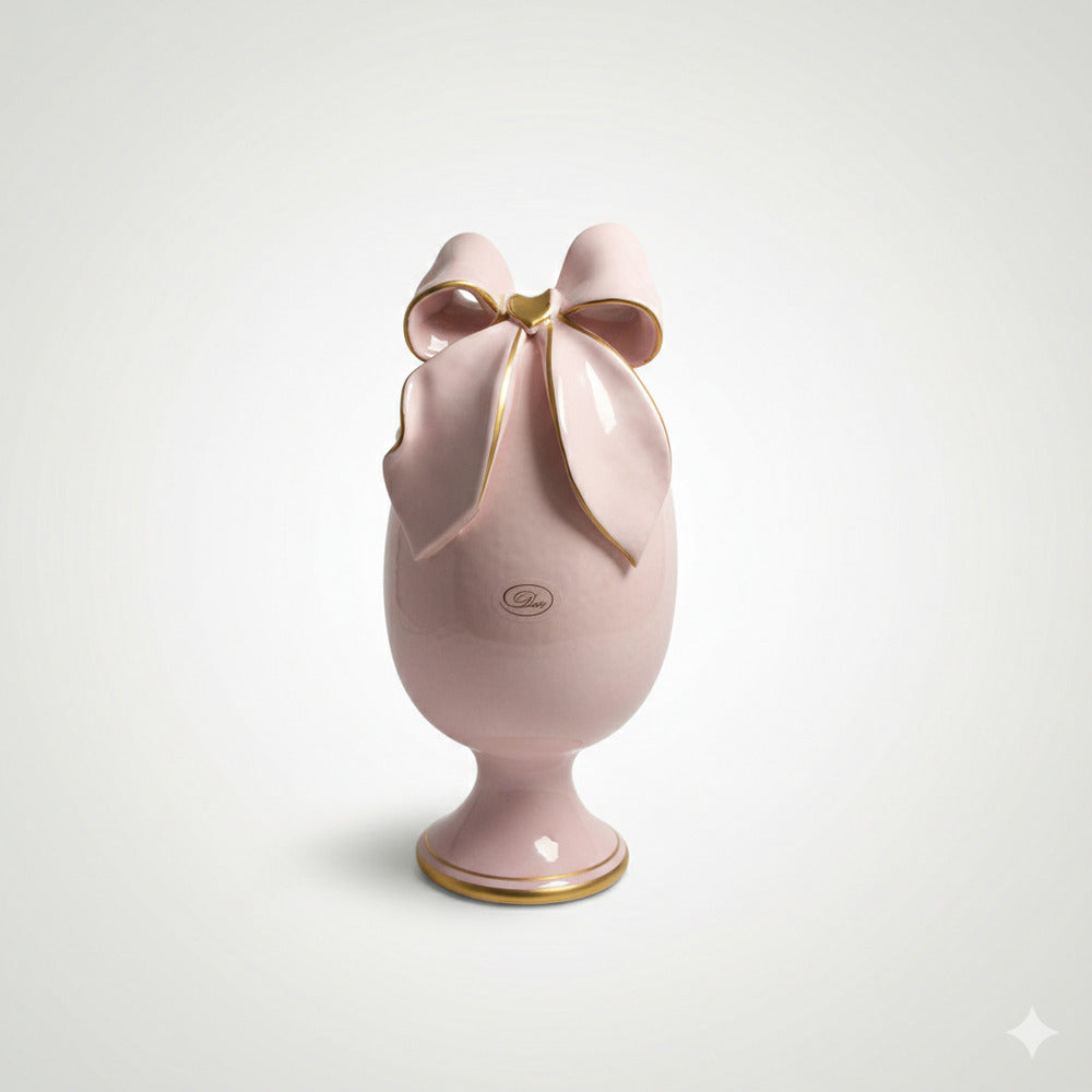 Uovo decorativo cipria con fiocco oro in ceramica di Capodimonte Dea Capodimonte H 26 cm