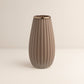 Vaso Basic Ilary Queen in vetro tortora con ghiera oro H 19,5 cm