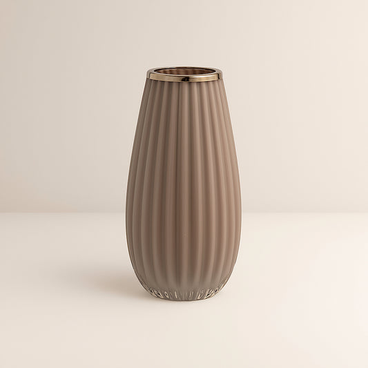 Vaso Basic Ilary Queen in vetro tortora con ghiera oro H 19,5 cm