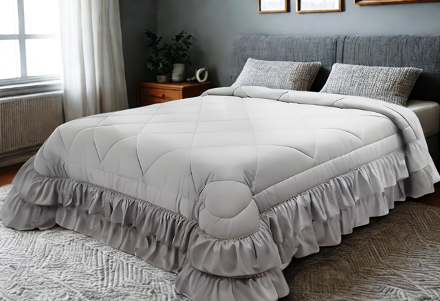 Trapunta Cassandra in velluto di cotone doppia rouche Colore Grigio